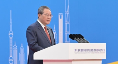 Ο Κινέζος πρωθυπουργός επιβεβαιώνει τη δέσμευσή του για άνοιγμα στην έκθεση εισαγωγών