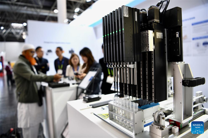 Πάνω από 1300 κινεζικές εταιρείες συμμετέχουν στην έκθεση Medica 2025 στη Γερμανία