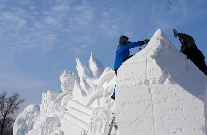 Ξεκίνησε ο 28ος διεθνής διαγωνισμός γλυπτικής χιονιού της πόλης Χαρμπίν