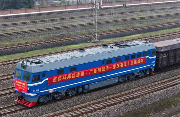 Ο όγκος φορτίων του ιστορικού εμπορικού διαδρόμου της Κίνας φτάνει σε ρεκόρ το 2025