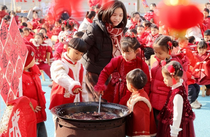 Διάφορες εκδηλώσεις πραγματοποιήθηκαν σε όλη την Κίνα για να υποδεχθούν την επερχόμενη Γιορτή Λάμπα