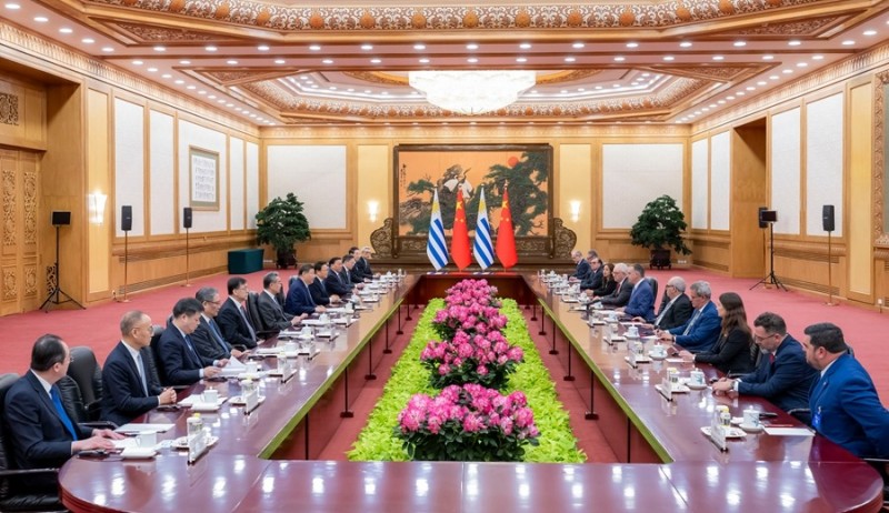 Ο Σι ζητά συνεργασία Κίνας-Ουρουγουάης σε πολλαπλούς τομείς