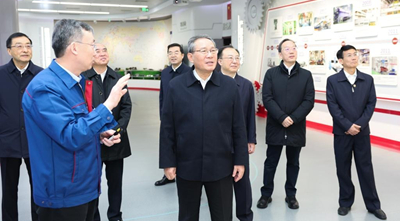 Ο Κινέζος πρωθυπουργός ζητά τόνωση της ανάπτυξης και βελτίωση της ευημερίας των ανθρώπων