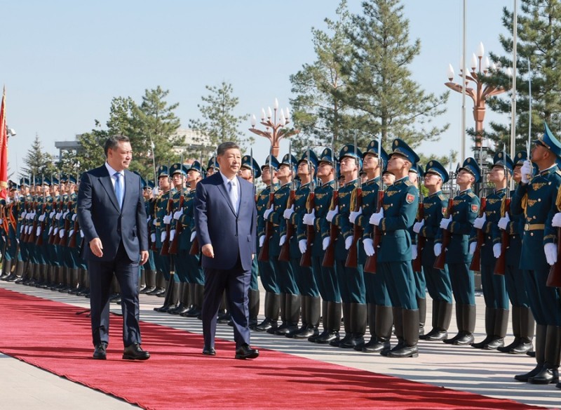 Ο Πρόεδρος Σι πραγματοποιεί συνομιλίες με τον Πρόεδρο του Κιργιστάν