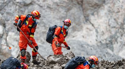 Περισσότεροι από 2.500 διασώστες έχουν αναπτυχθεί στο συνοριακό σταθμό της Κίνας στο Σιτζάνγκ (Θιβέτ) που επλήγη από κατολίσθηση λάσπης